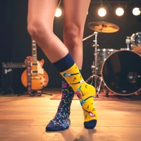 Kép 2/5 - Gitáros felemás vidám zokni