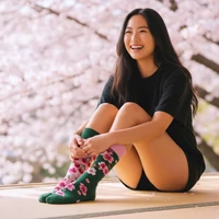 Kép 2/5 - Cseresznyevirágos vidám zokni