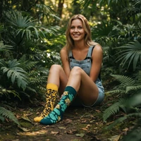 Kép 2/5 - Leopárdos felemás vidám zokni