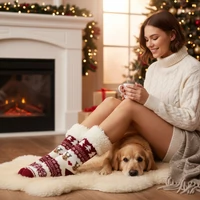 Kép 2/6 - Bundás karácsonyi vidám zokni - piros