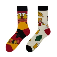 Kép 1/2 - Oktoberfest felemás vidám zokni