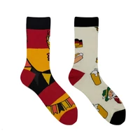 Kép 2/2 - Oktoberfest felemás vidám zokni