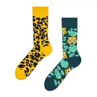 Kép 1/5 - Leopárdos felemás vidám zokni