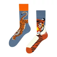Kép 1/8 - Tigrises felemás vidám zokni