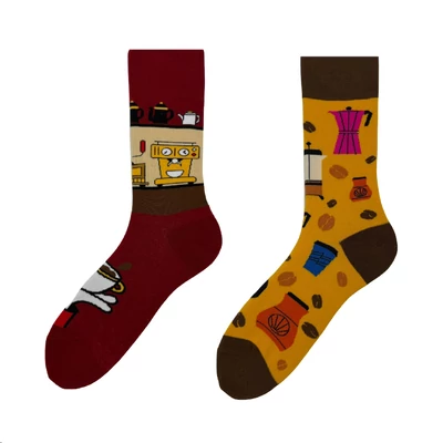 Kávé, kávé, kávé felemás vidám zokni