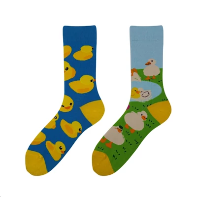 Kacsakaland felemás vidám zokni