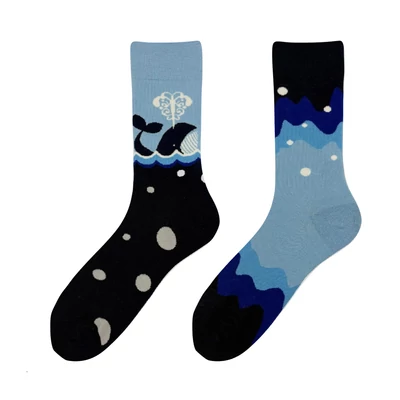 Bálnás felemás vidám zokni