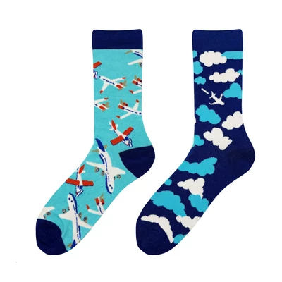 Szállunk az ég felé felemás vidám zokni