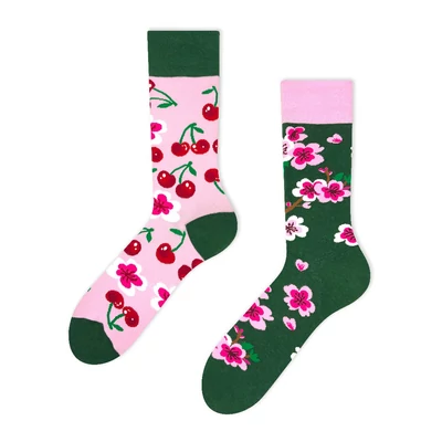Cseresznyevirágos felemás vidám zokni