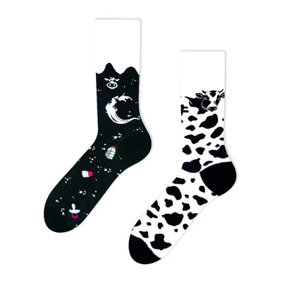 Tehenes felemás vidám zokni