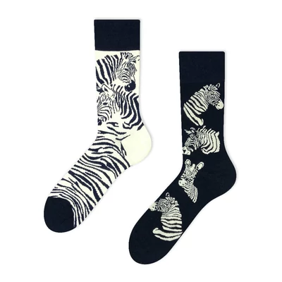 Zebrás felemás vidám zokni