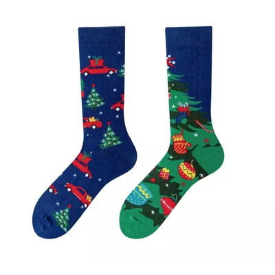 Karácsonyfás felemás vidám zokni