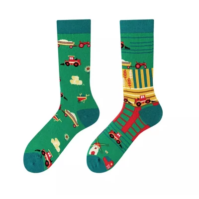 Traktoros felemás vidám zokni