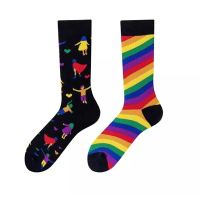 Pride felemás vidám zokni